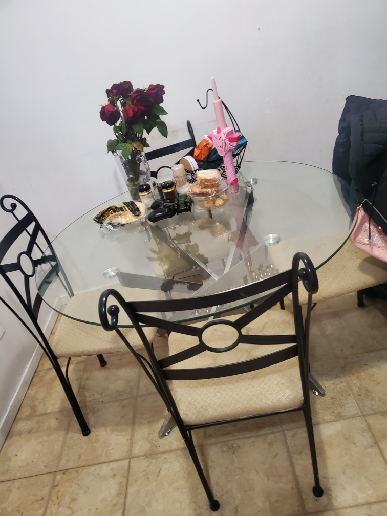 Glass top dining table with four chairs - photo 3