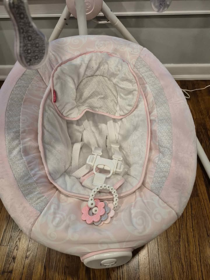 Fisher Price Baby Swing (gently used) - photo 3