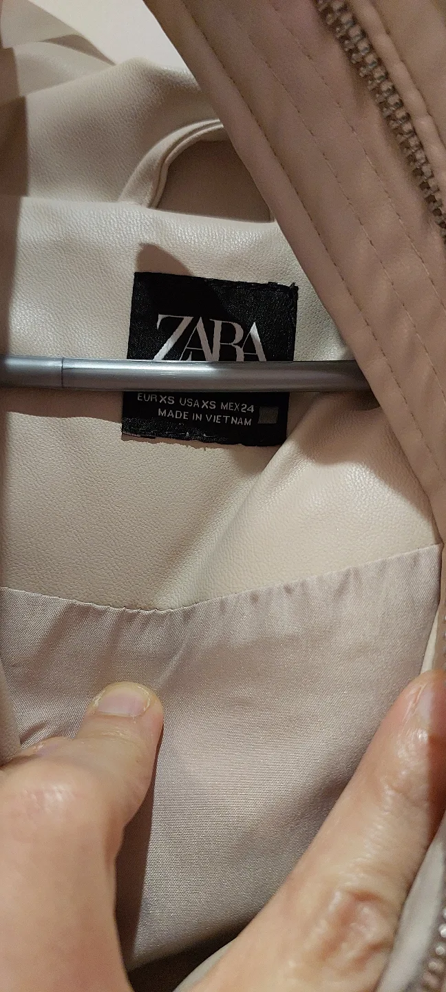 Zara Cream Hooded Puffer Jacket Size XS image indicator(3)