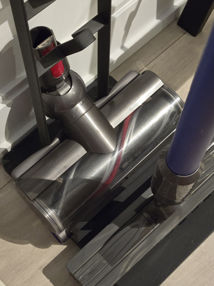 Dyson V11 Cordless Vacuum Cleaner - photo 2