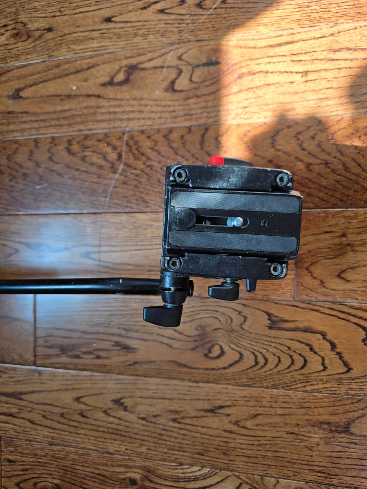 Manfrotto 701HDV Video Head with Long Handle image indicator(2)