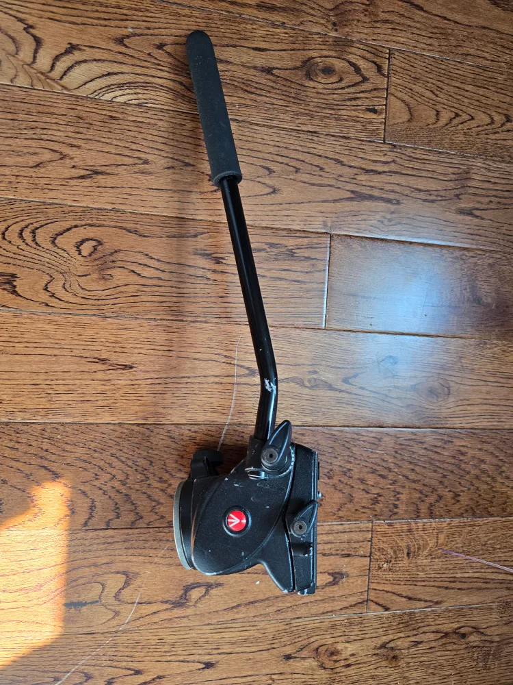 Manfrotto 701HDV Video Head with Long Handle image indicator(3)