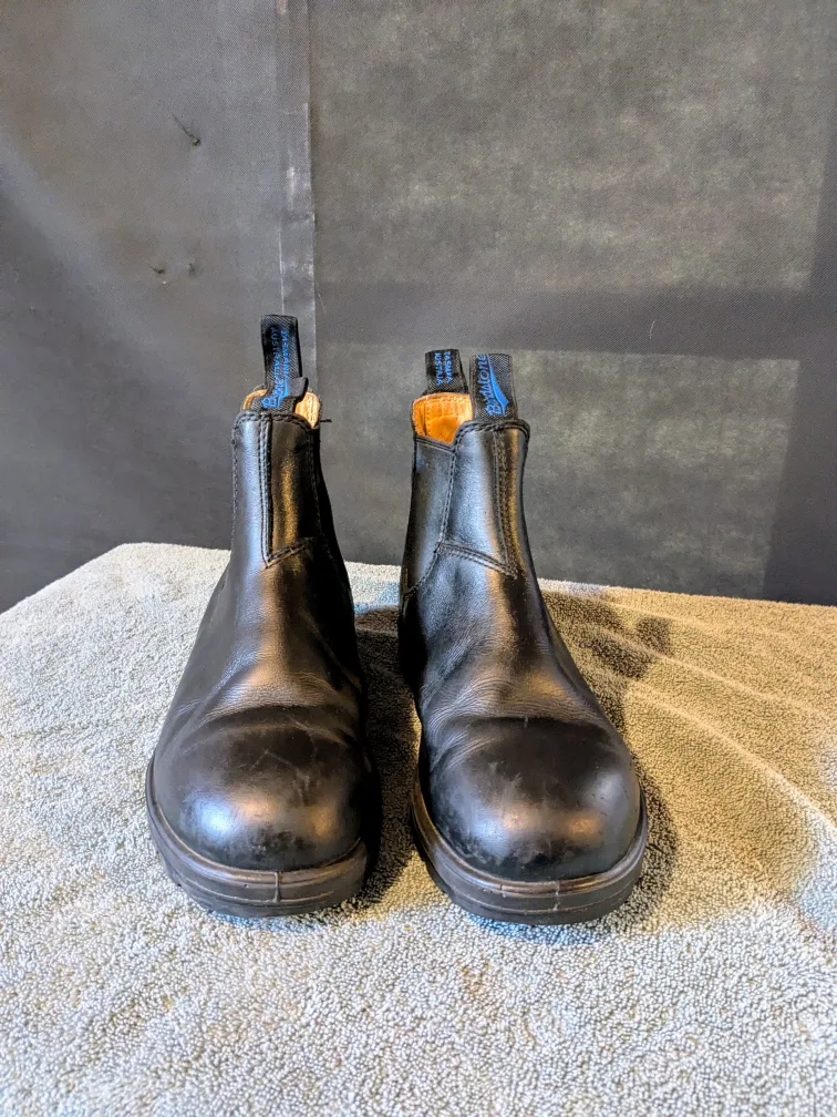 Black Leather Blundstone Chelsea Boots image indicator(2)