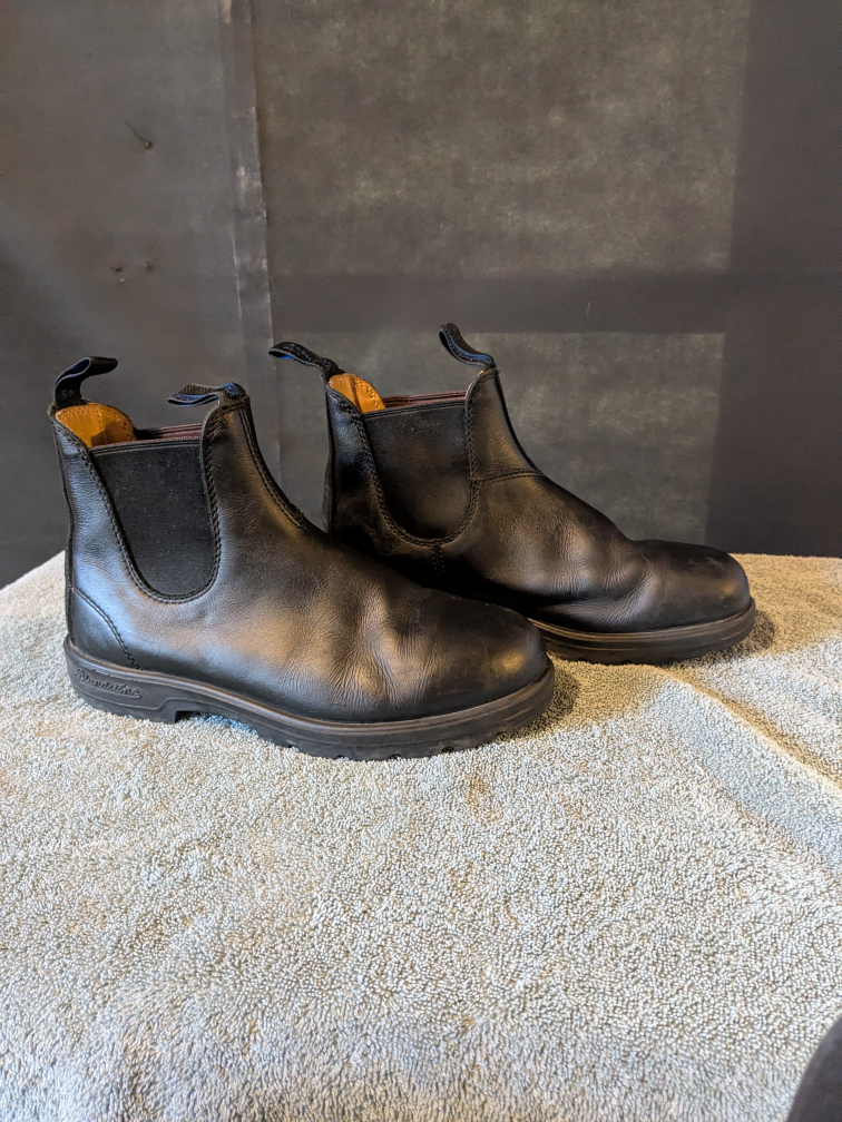 Black Leather Blundstone Chelsea Boots