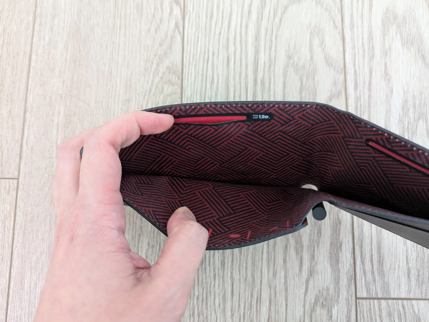 KeySmart Urban Union Passport Wallet image indicator(3)