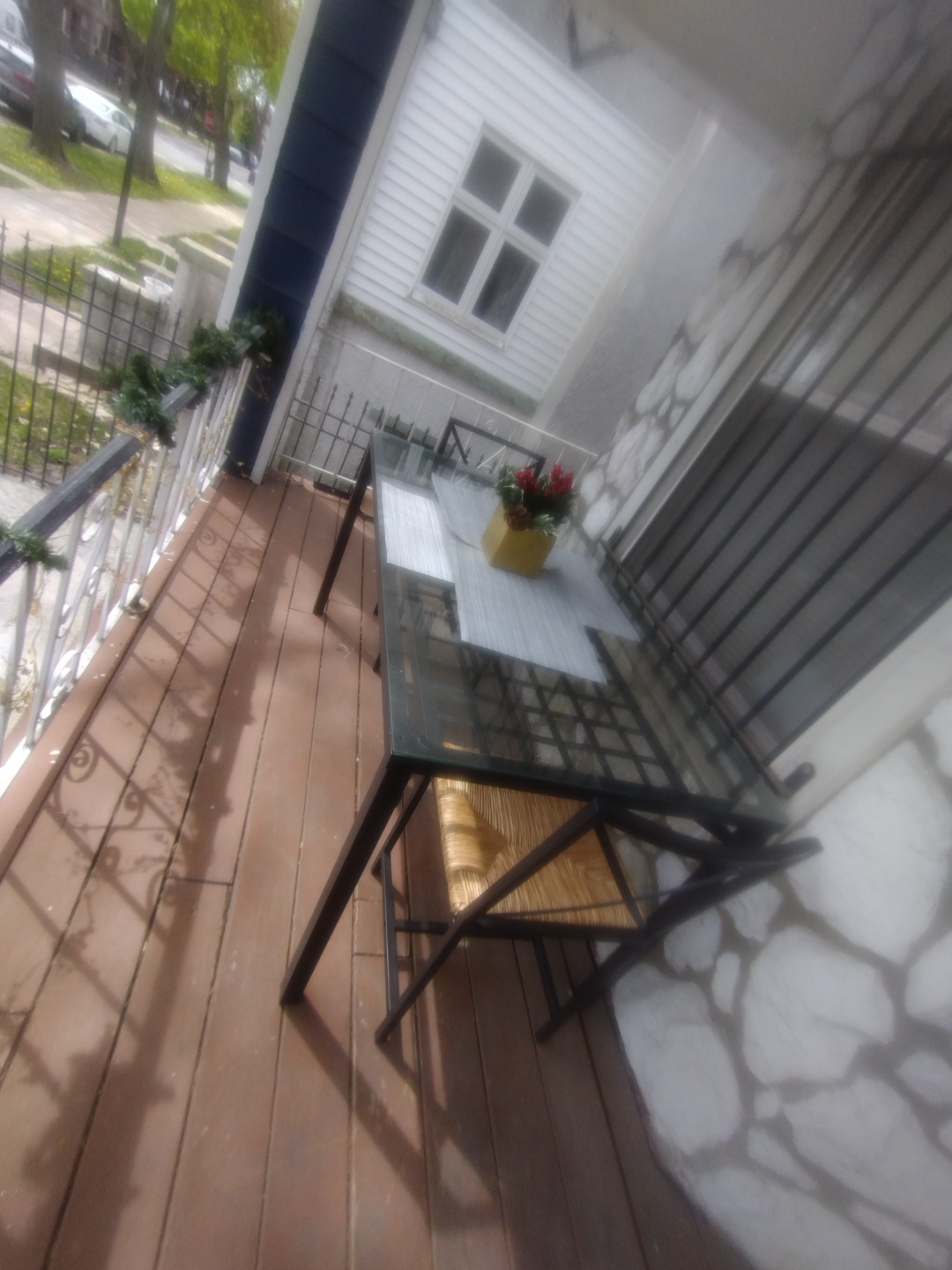 Table with 4 chairs