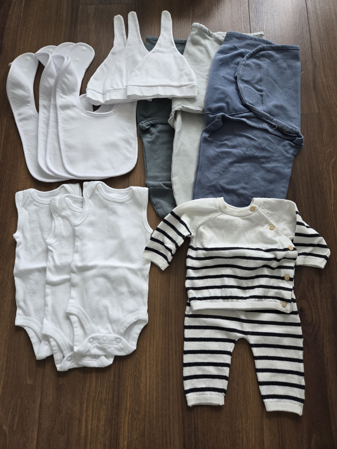 Baby Clothes Bundle - Newborn - photo 2