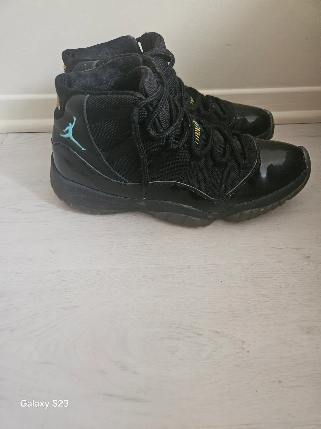 Air Jordan 11 Retro Gamma Blue image indicator(2)