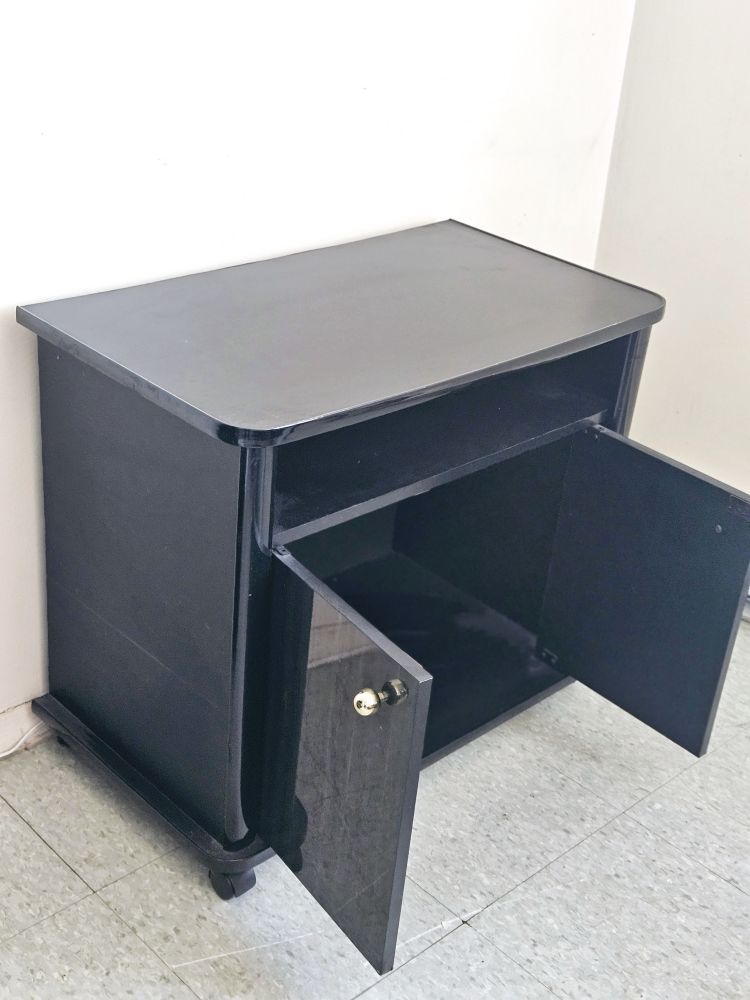 Black Wooden TV Stand On Wheels💚 - photo 3