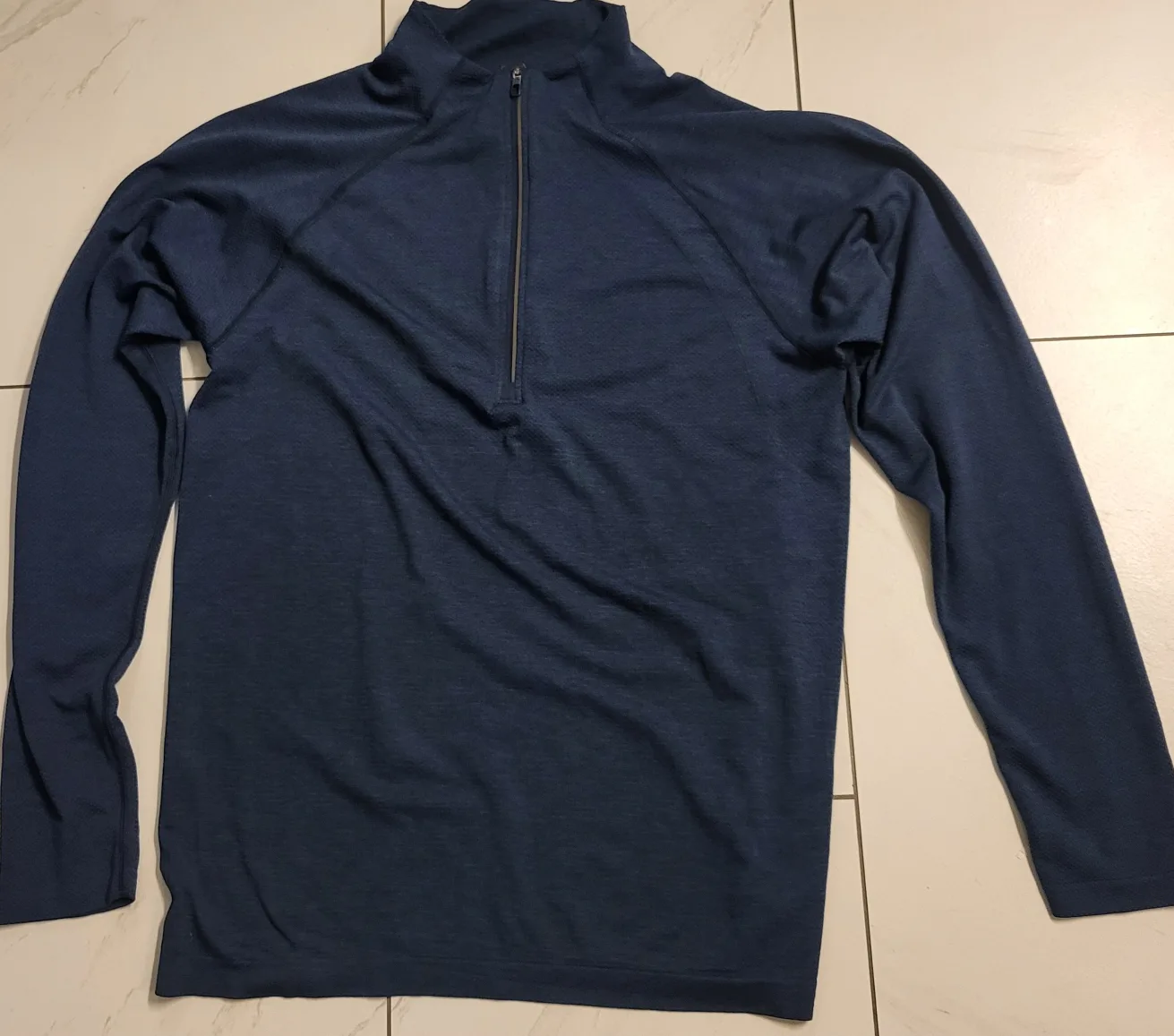 Lululemon Metal Vent Tech 1/2 Zip M image indicator(2)