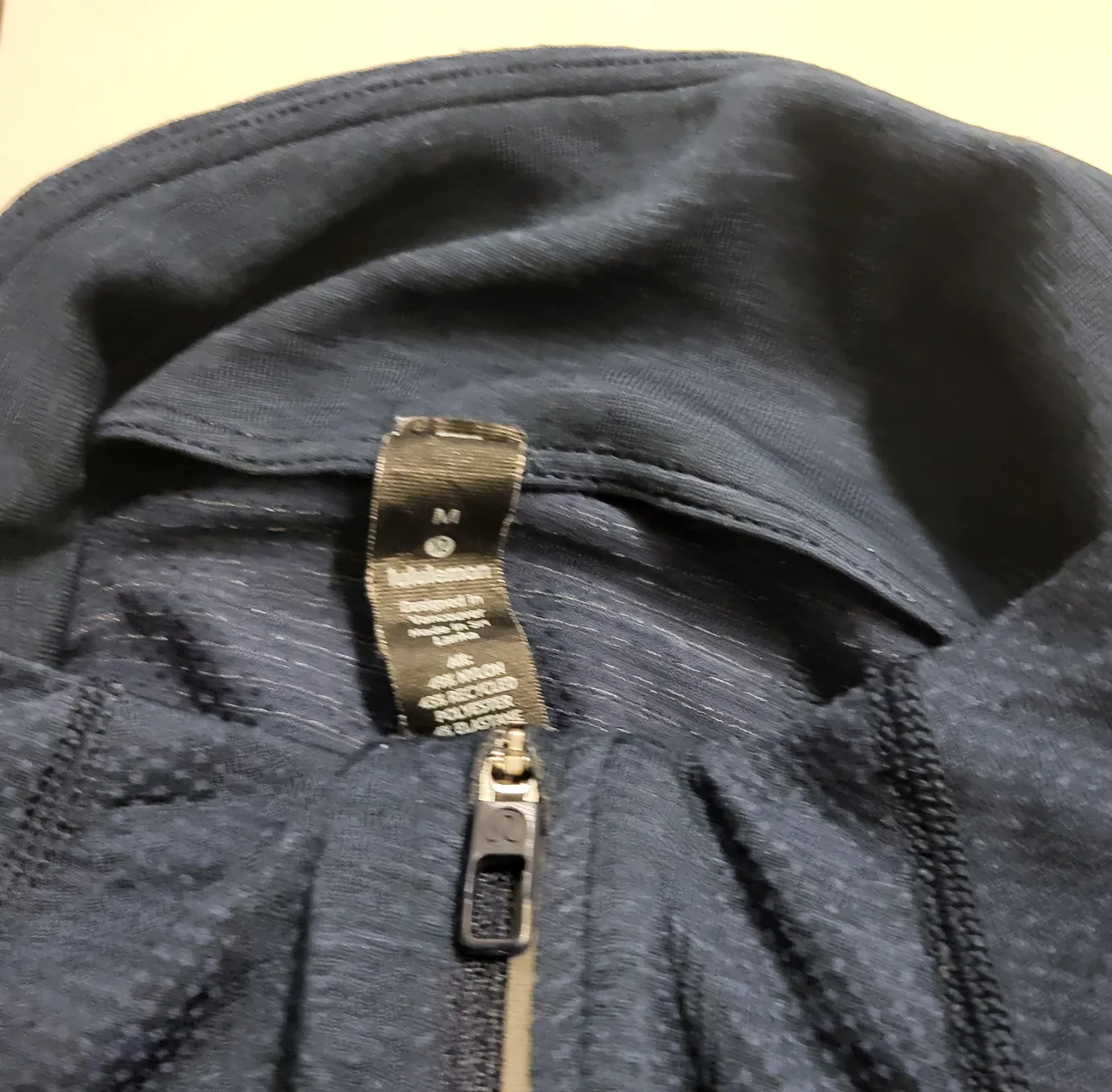 Lululemon Metal Vent Tech 1/2 Zip M image indicator(3)