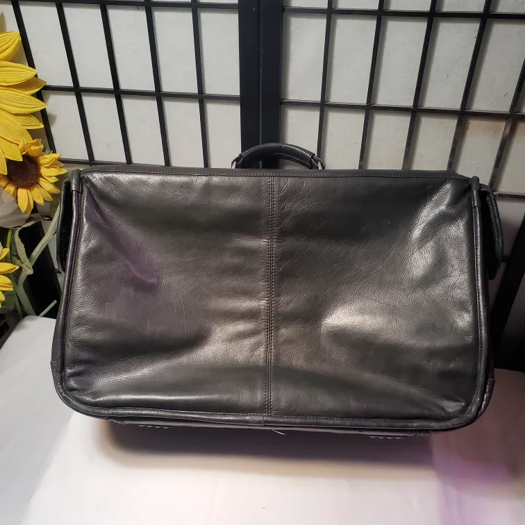 CANYON OUTBACK BLACK LEATHER TRAVEL BAG/WEEKEND BAG image indicator(2)