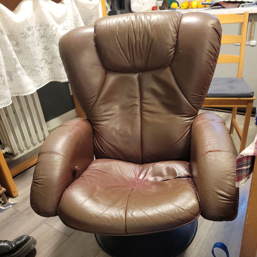 Chairworks Sabatinni leather chair and ottoman