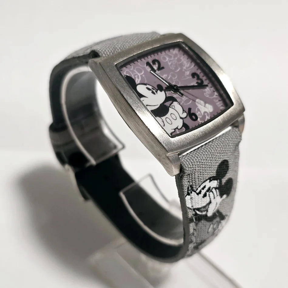 Disney Parks Mickey Mouse Limited Release Watch image indicator(3)