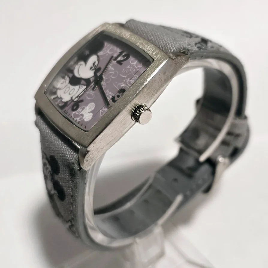 Disney Parks Mickey Mouse Limited Release Watch image indicator(4)