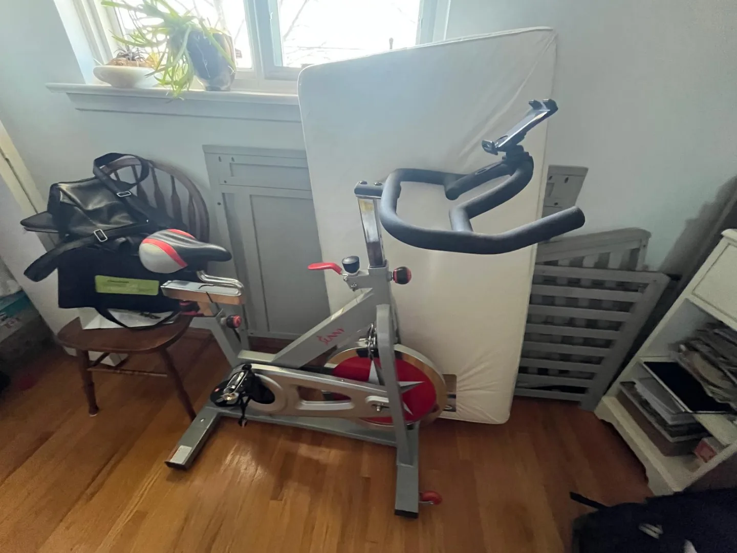 Sunny Health & Fitness Indoor Cycling Bike image indicator(2)