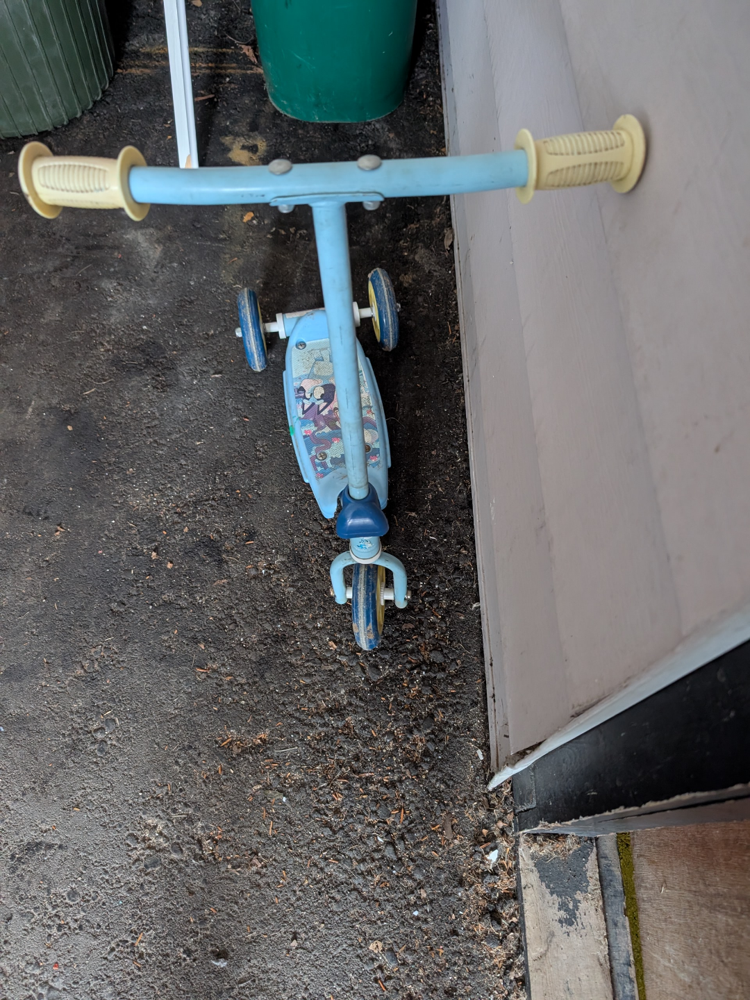 Bluet Kids' Character Scooter - Pre-loved - photo 3