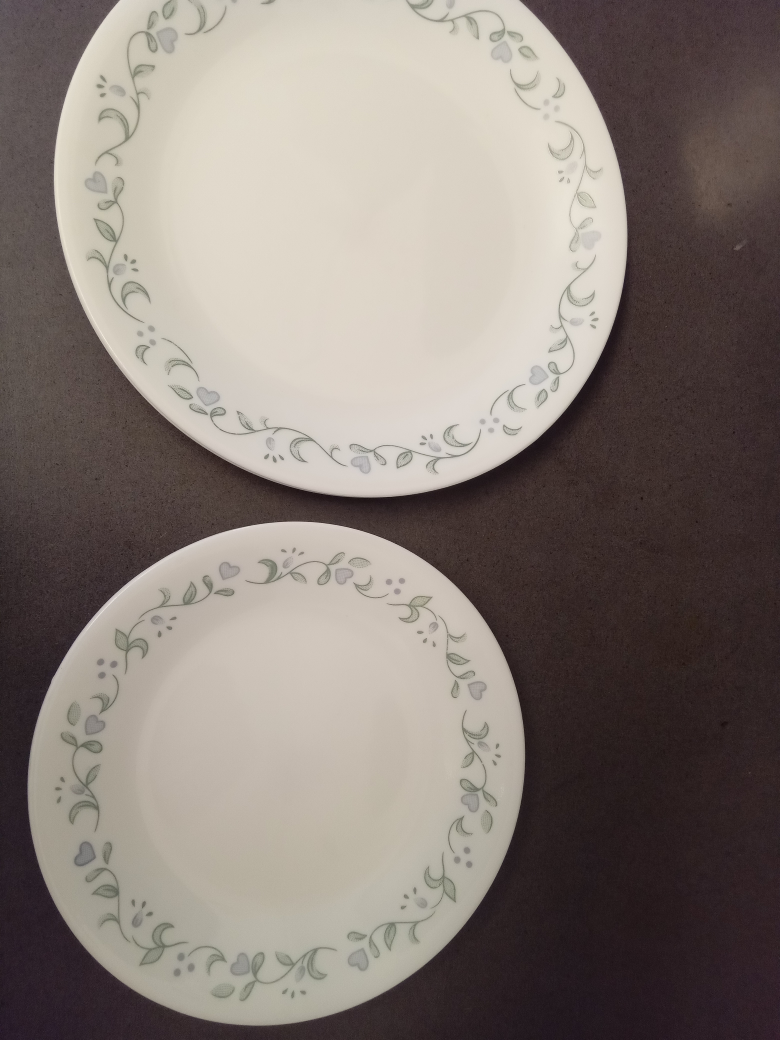 6 Corelle Dinner Plates and Salad Plates, Winter Frost Pattern - photo 3
