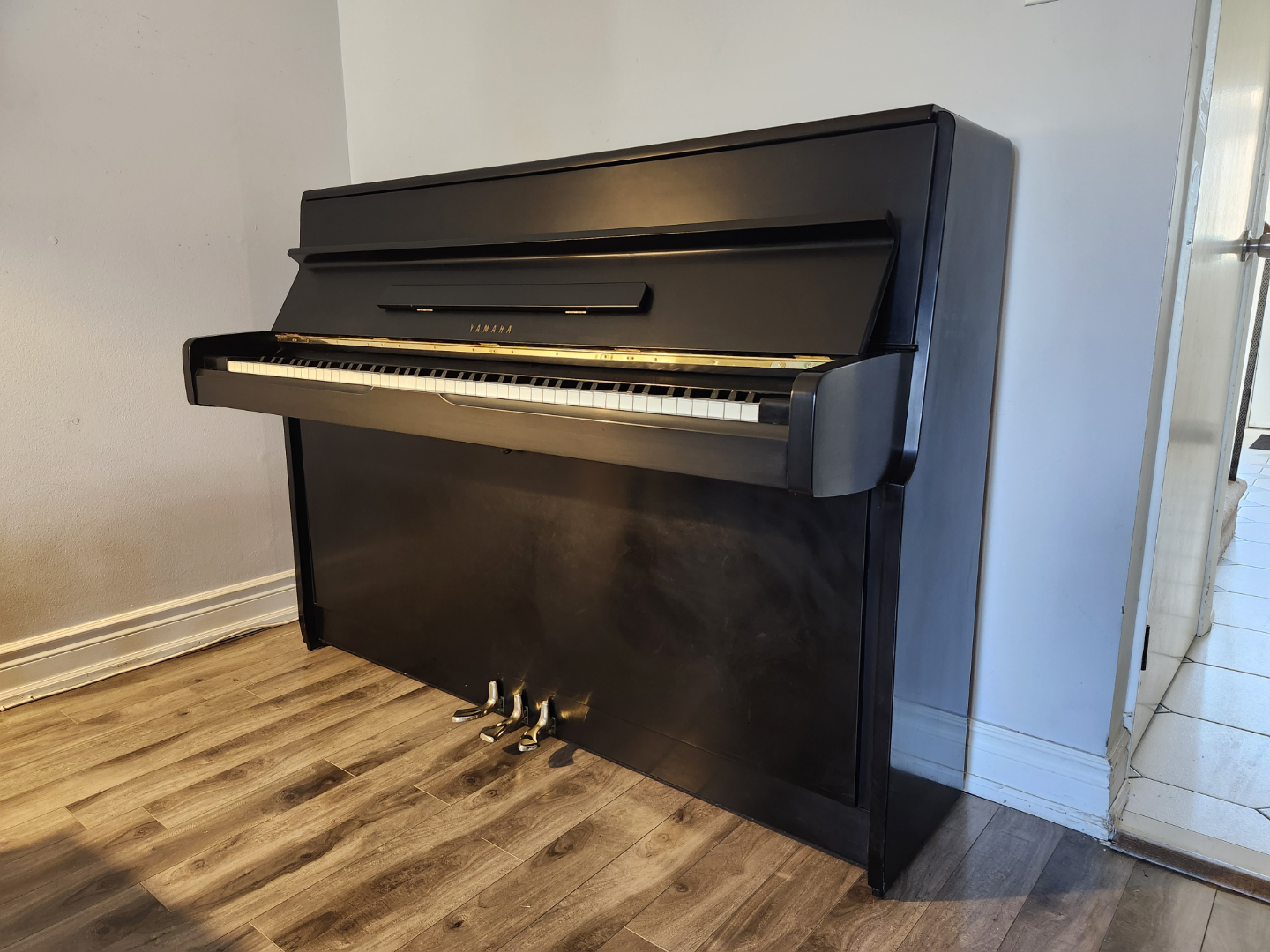 Yamaha Upright Piano - photo 3