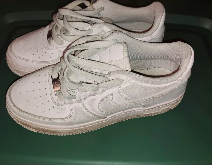 Nike Air Force 1 White Sneakers Shoes Size 5Y image indicator(2)