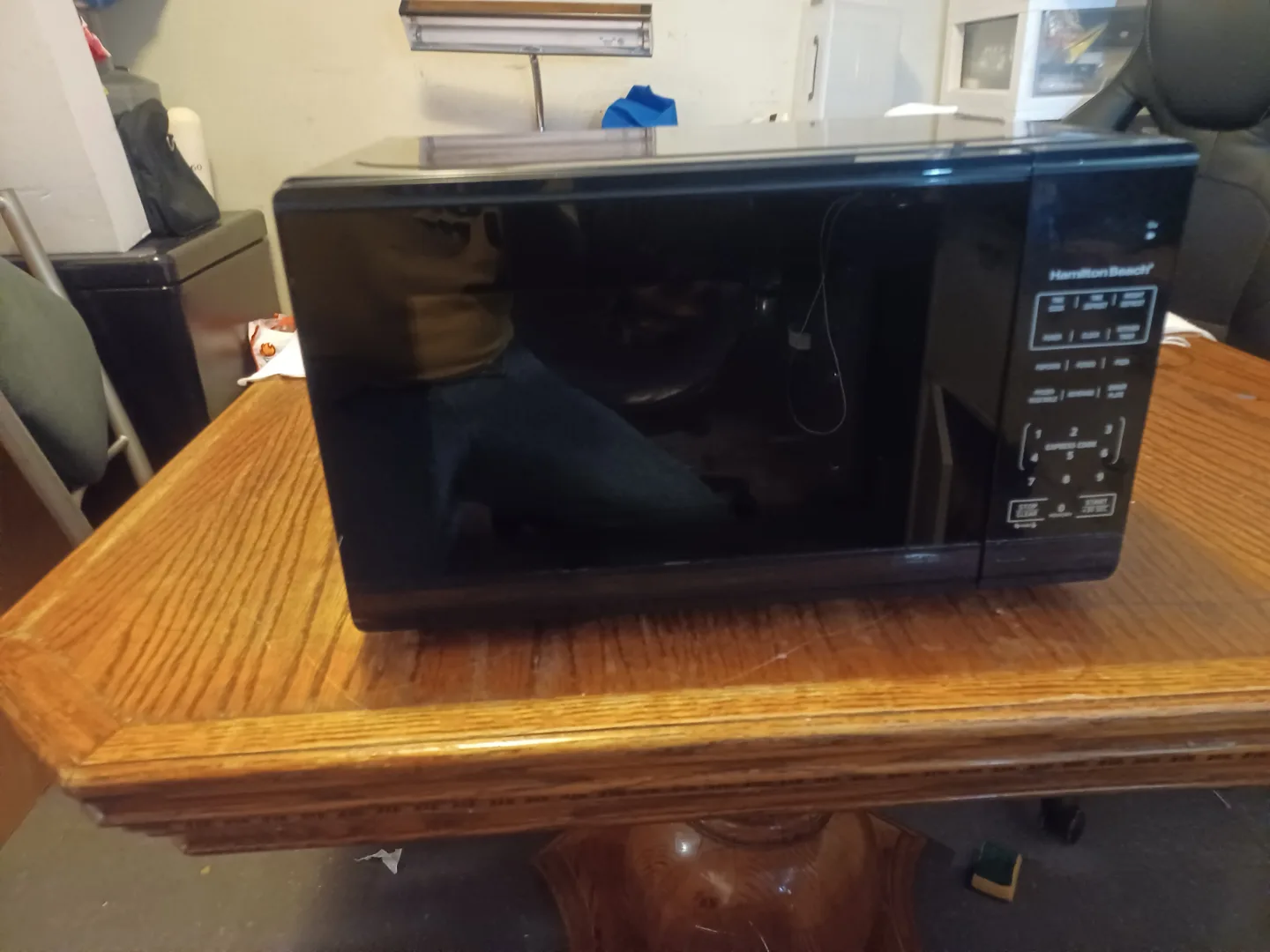 Hamilton Beach 0.7 Cu. Ft. Black Microwave image indicator(8)