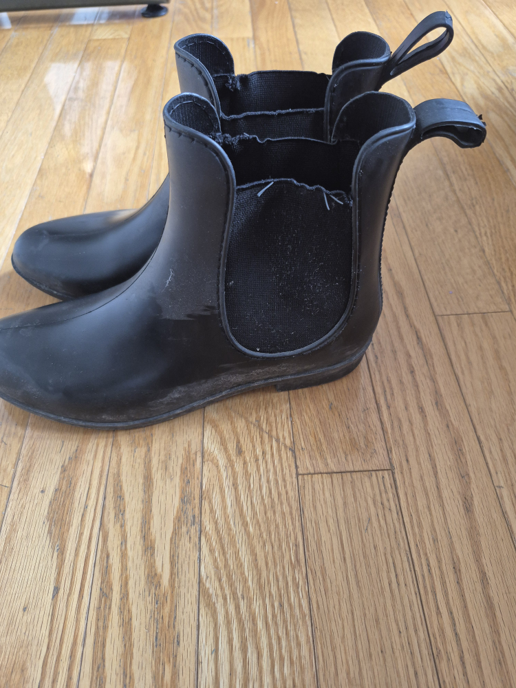 Women's Black Rubber Chelsea Rain Boots💚🥕