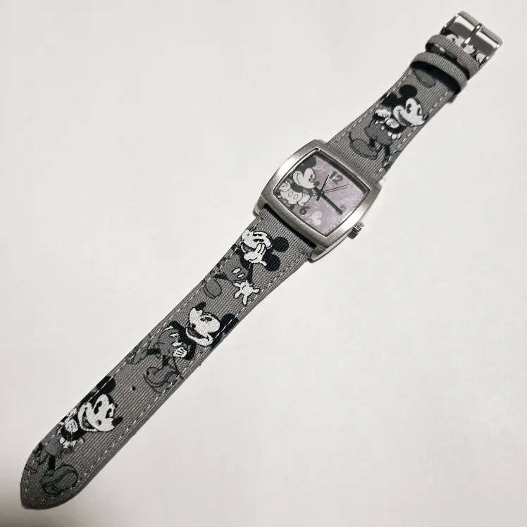 Disney Parks Mickey Mouse Limited Release Watch image indicator(2)