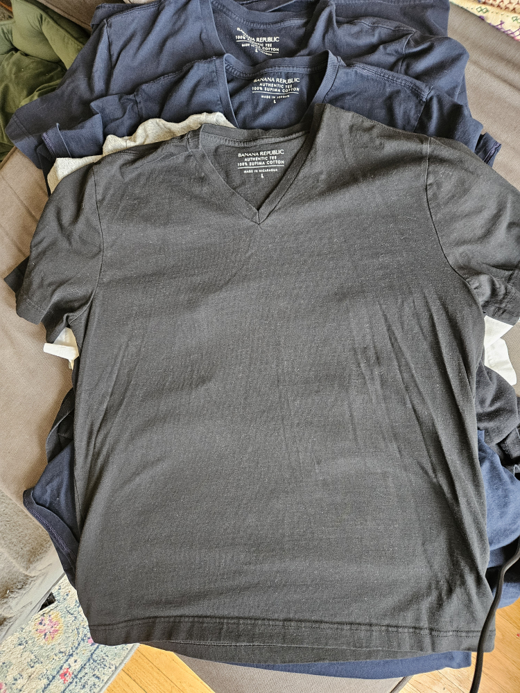 Bundle of 7 Banana Republic Men's V-Neck T-Shirts - photo 2