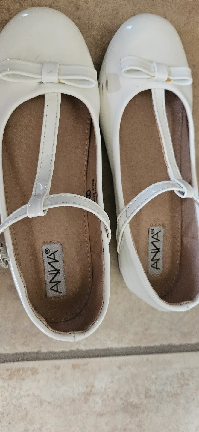 Girls' White Patent Leather T-Strap Shoes - Size 3 image indicator(2)