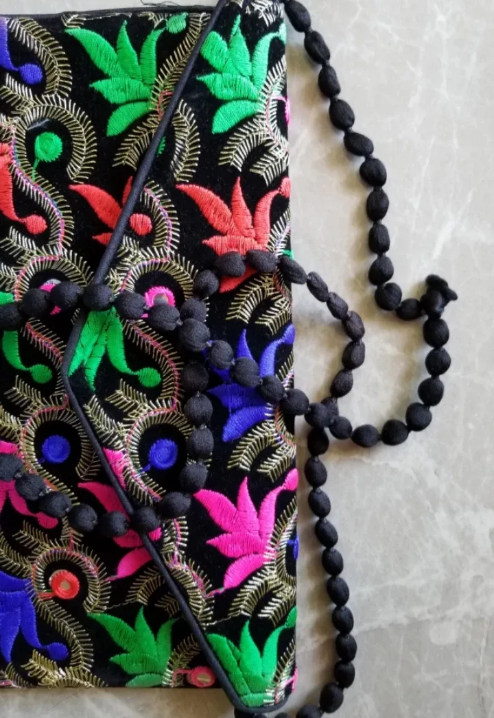 Embroidered Velvet Clutch Purse 💚 image indicator(4)