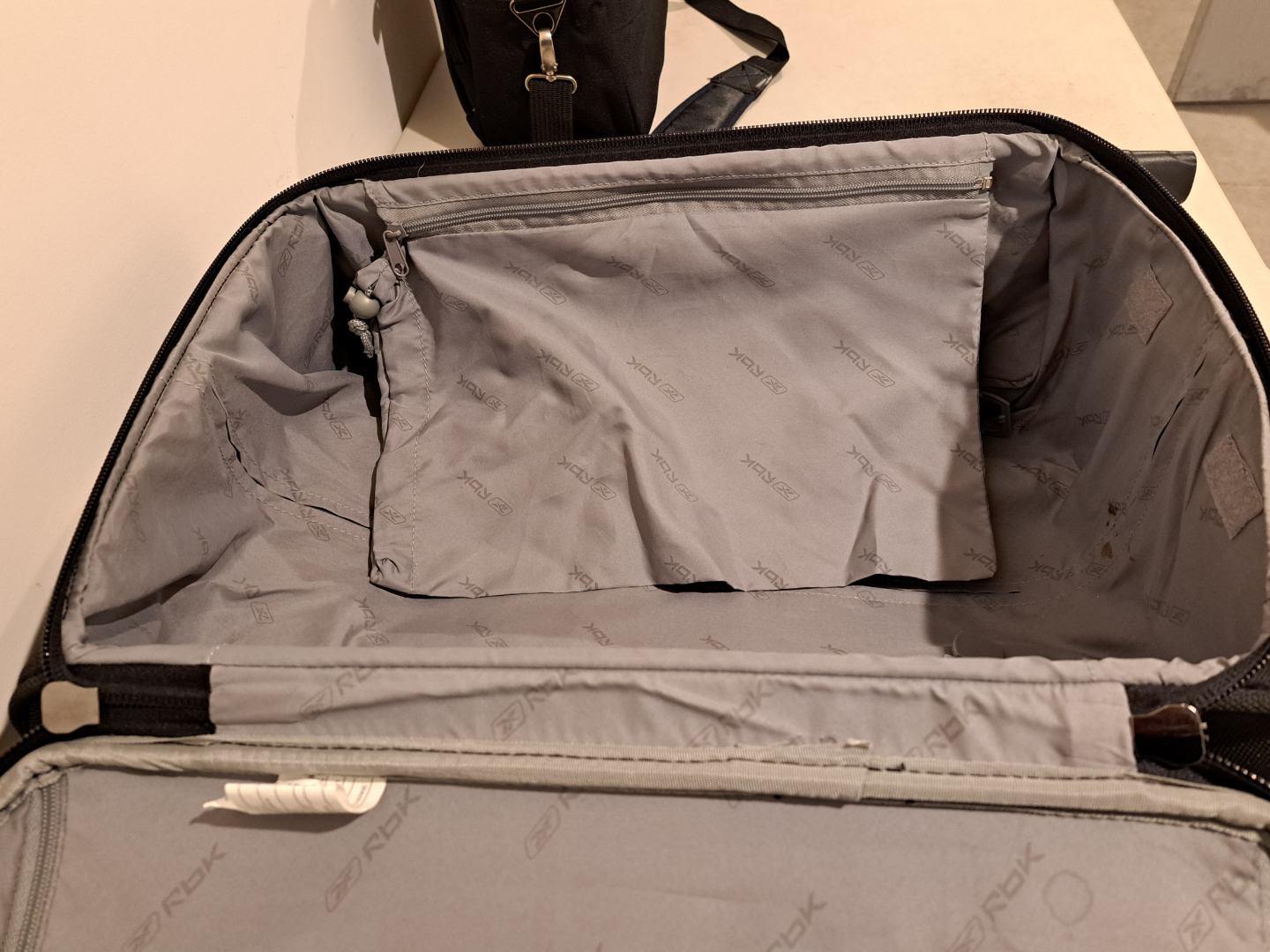 Reebok suitcase and bag - photo 5