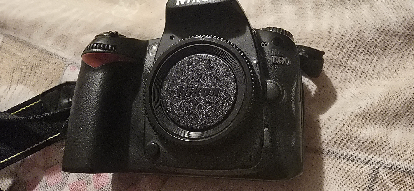 Nikon D90 DSLR Camera