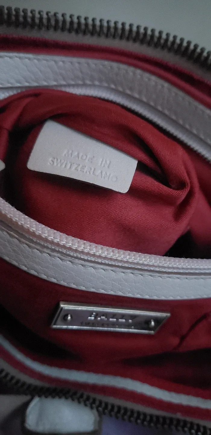 Vintage Bally Cream Leather 2-Way Bag image indicator(10)