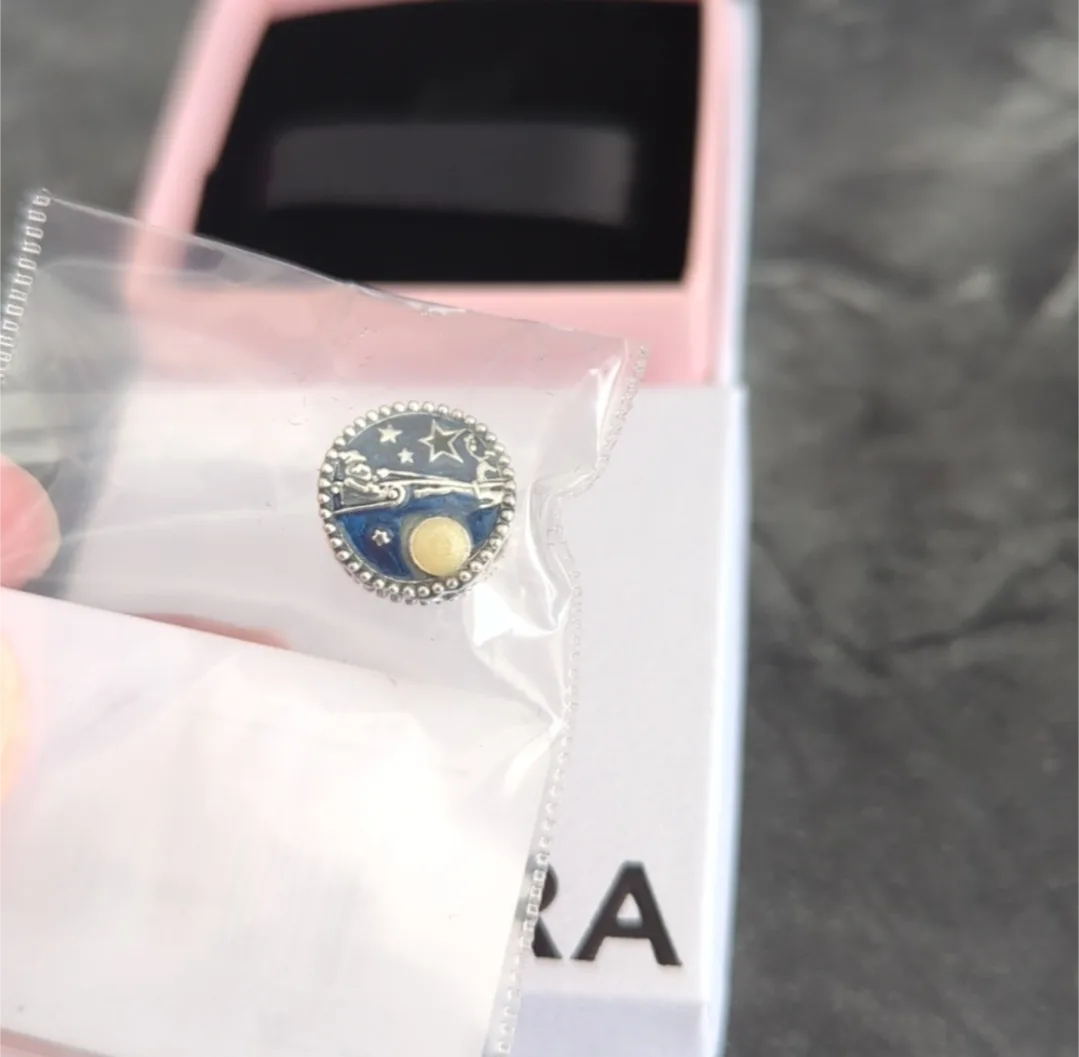 Pandora Santa Reindeer Charm brand new image indicator(4)