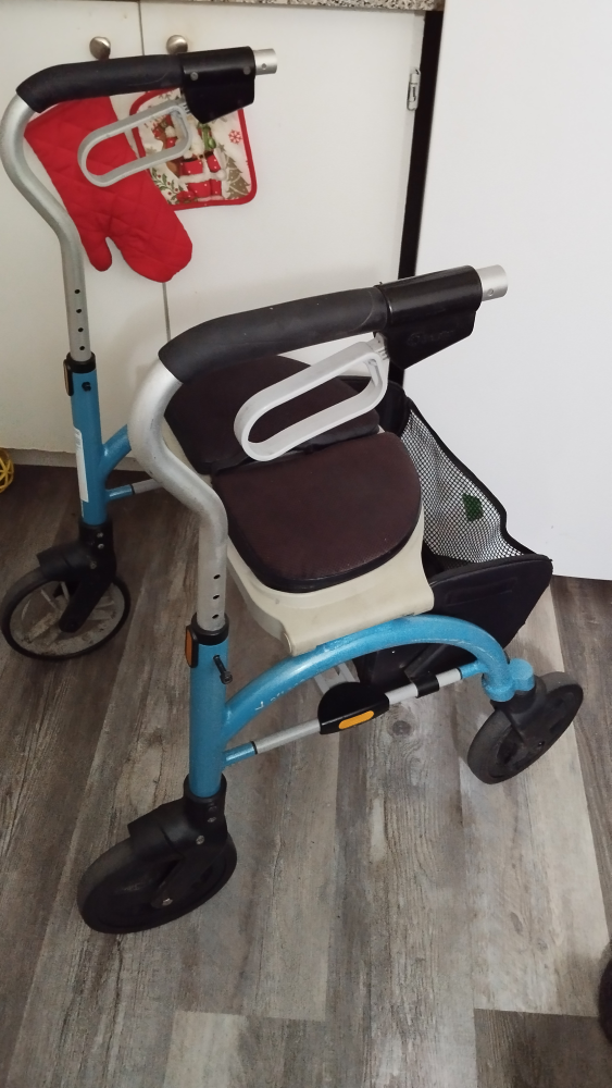 Drive Medical Nitro Rollator Walker
