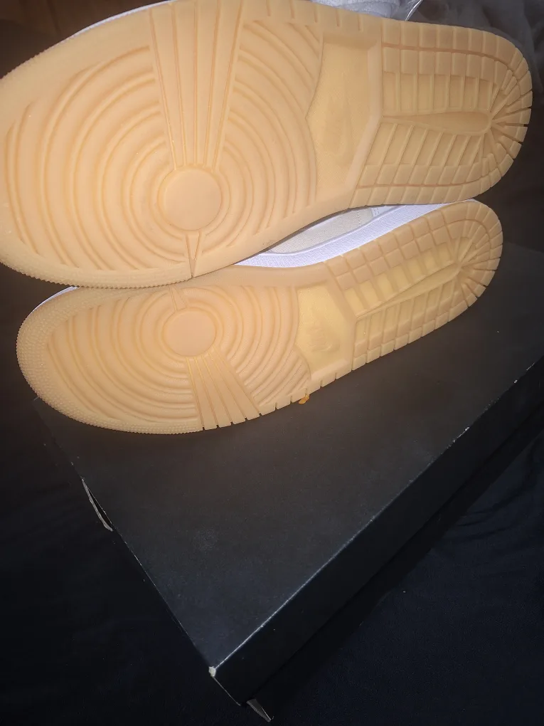 Nike Air Jordan 1s mid-top 10.5  Coconut🥥 milk🥛 image indicator(4)