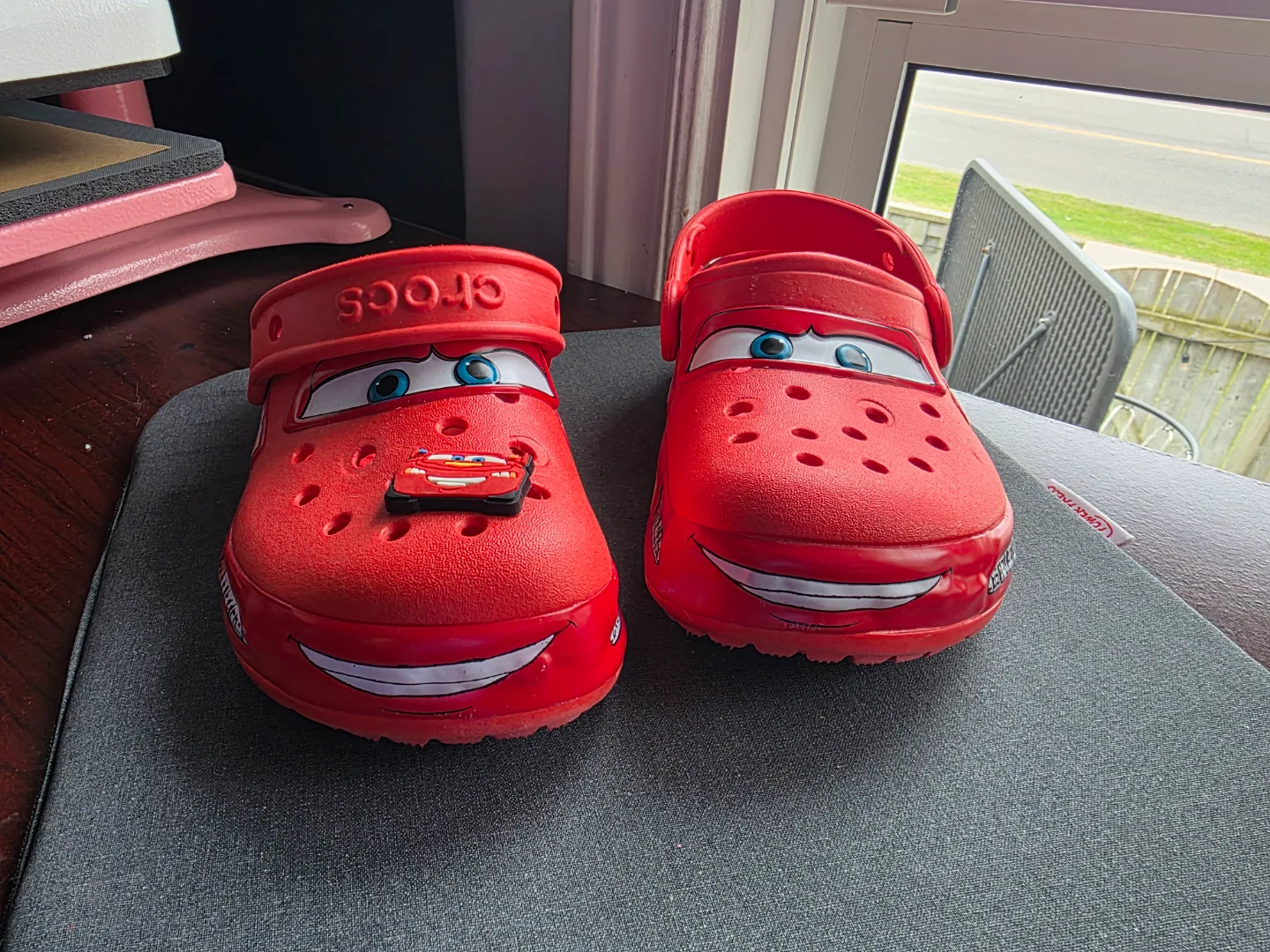 Kids' sz 12 Crocs Cars Lightning McQueen Clogs( light up) image indicator(2)