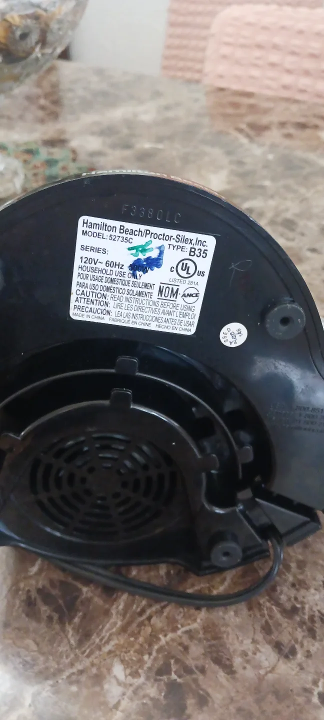 Hamilton Beach 12 speed dispensing blender $20 image indicator(5)