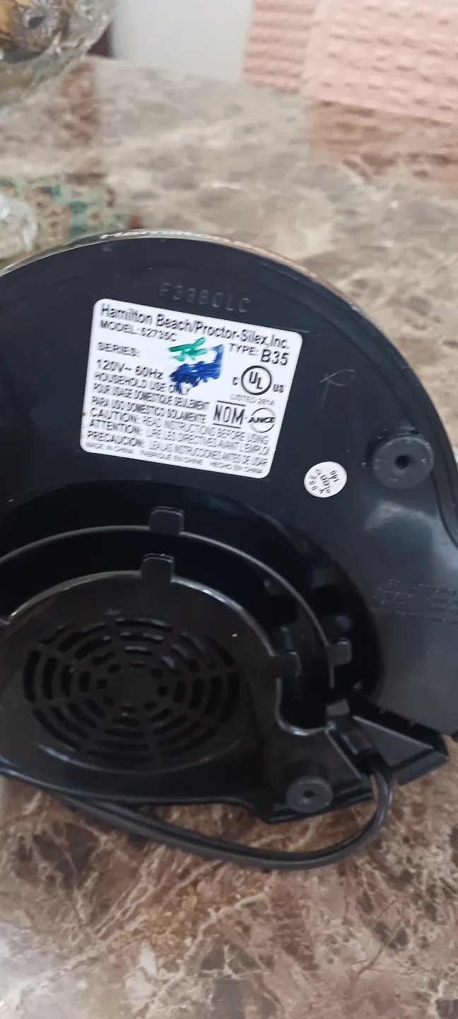 Hamilton Beach 12 speed dispensing blender $20 image indicator(6)