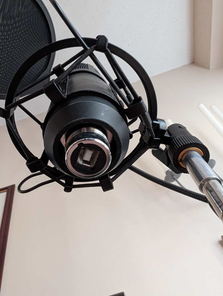 Maono AU-A02 Condenser Microphone with Scissor Arm Stand 💚 - photo 4