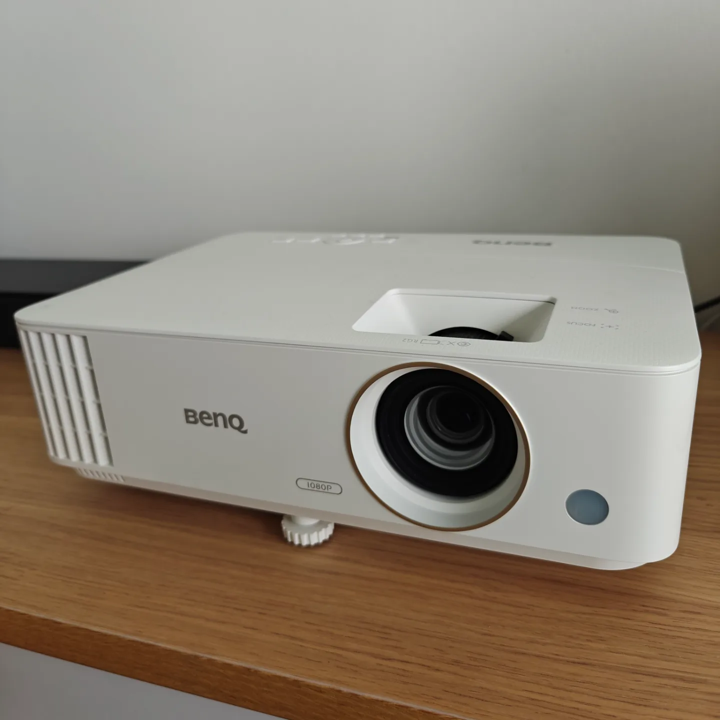 BenQ TH585 1080p Home Entertainment Projector thumbnail