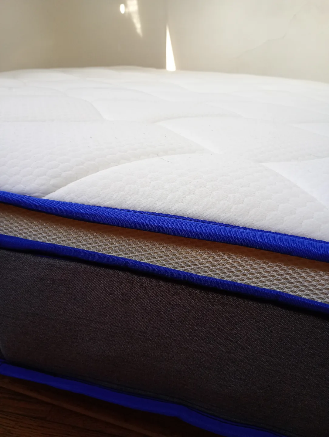 Queen Mattress image indicator(3)