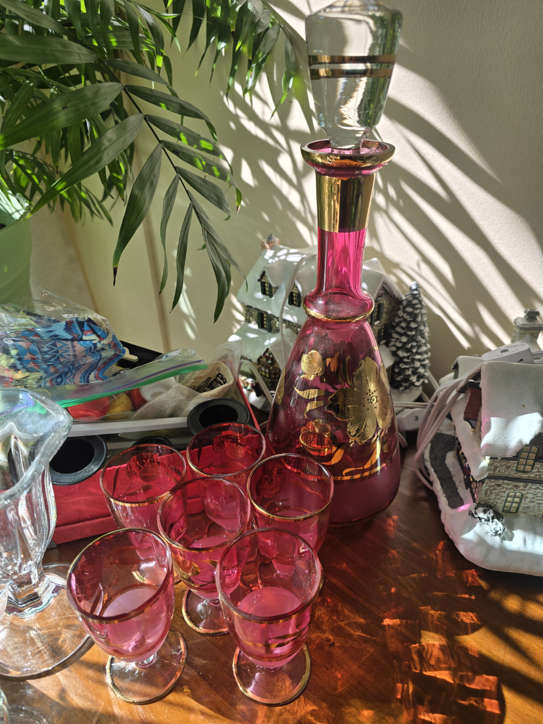 💚🌱Vintage Pink Glass Decanter and Shot Glasses Set