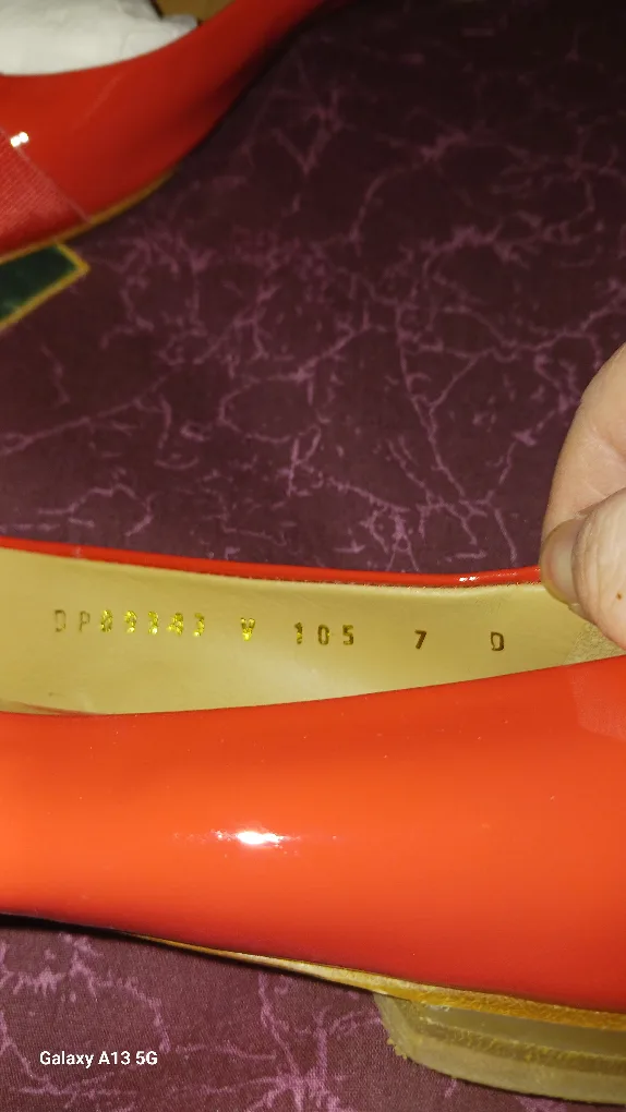 Pink Salvatore Ferragamo flat pads on never worn image indicator(3)