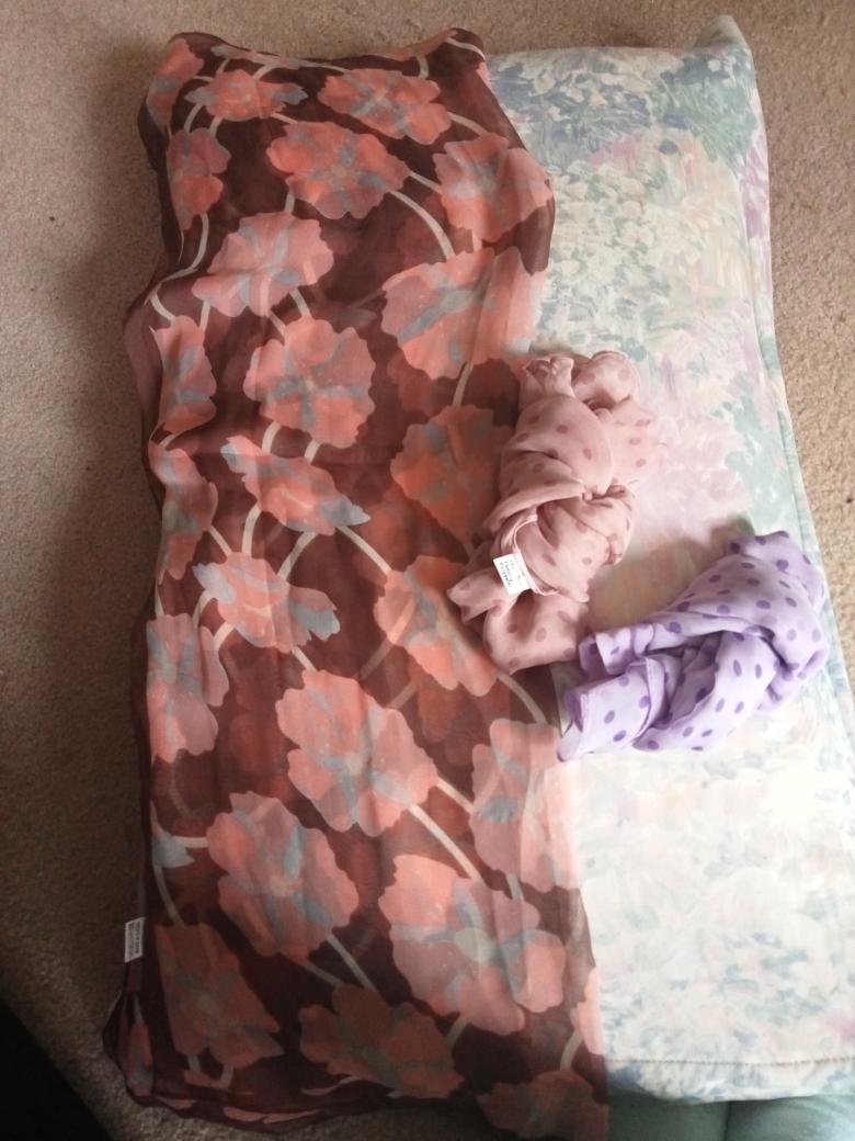 💚 Three Women's Scarves - Floral and Polka Dot - photo 2