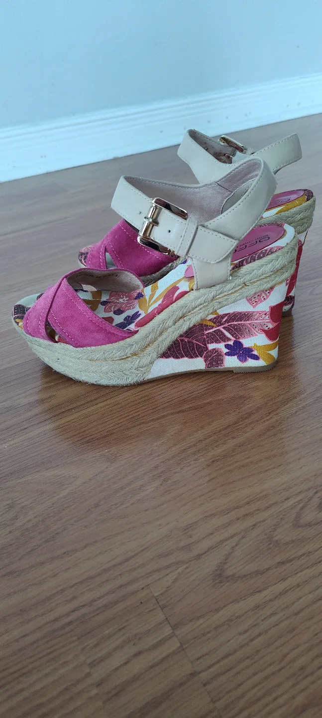 Women's Floral Wedge Sandals image indicator(3)