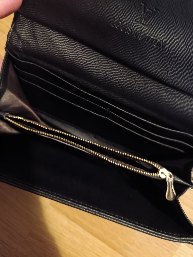 Louis Vuitton Inspired Chain Wallet (Fake)