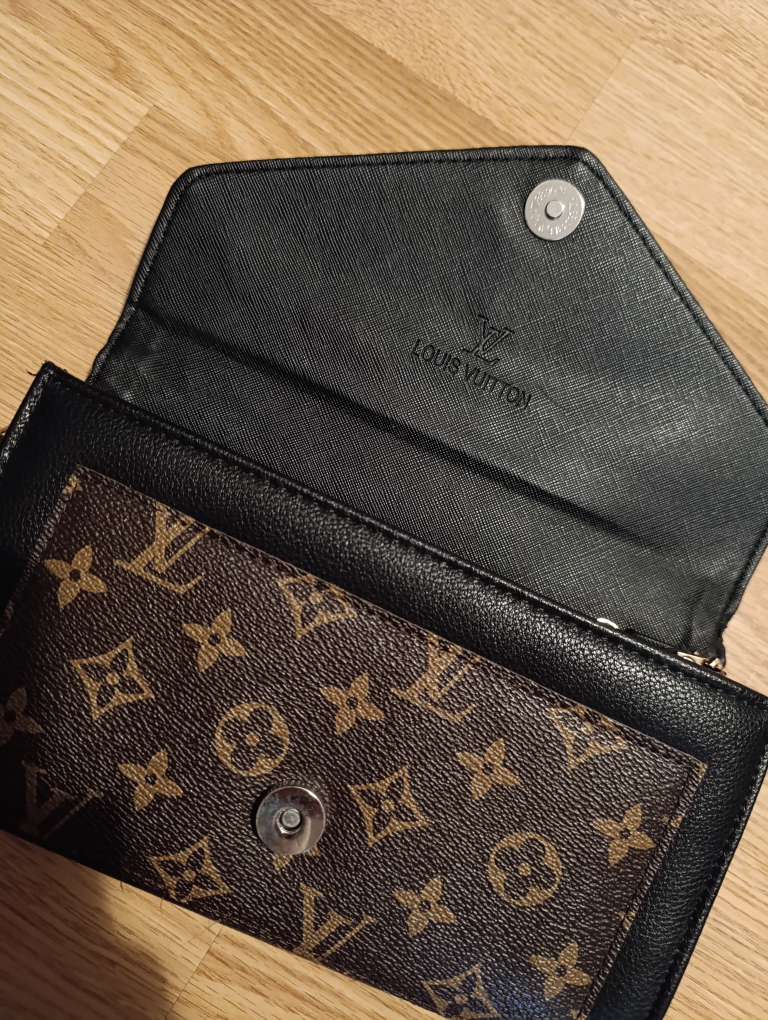 Louis Vuitton Inspired Chain Wallet (Fake) - photo 2