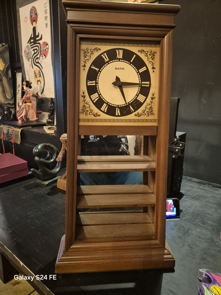Vintage 1978 Bulova Wall Clock