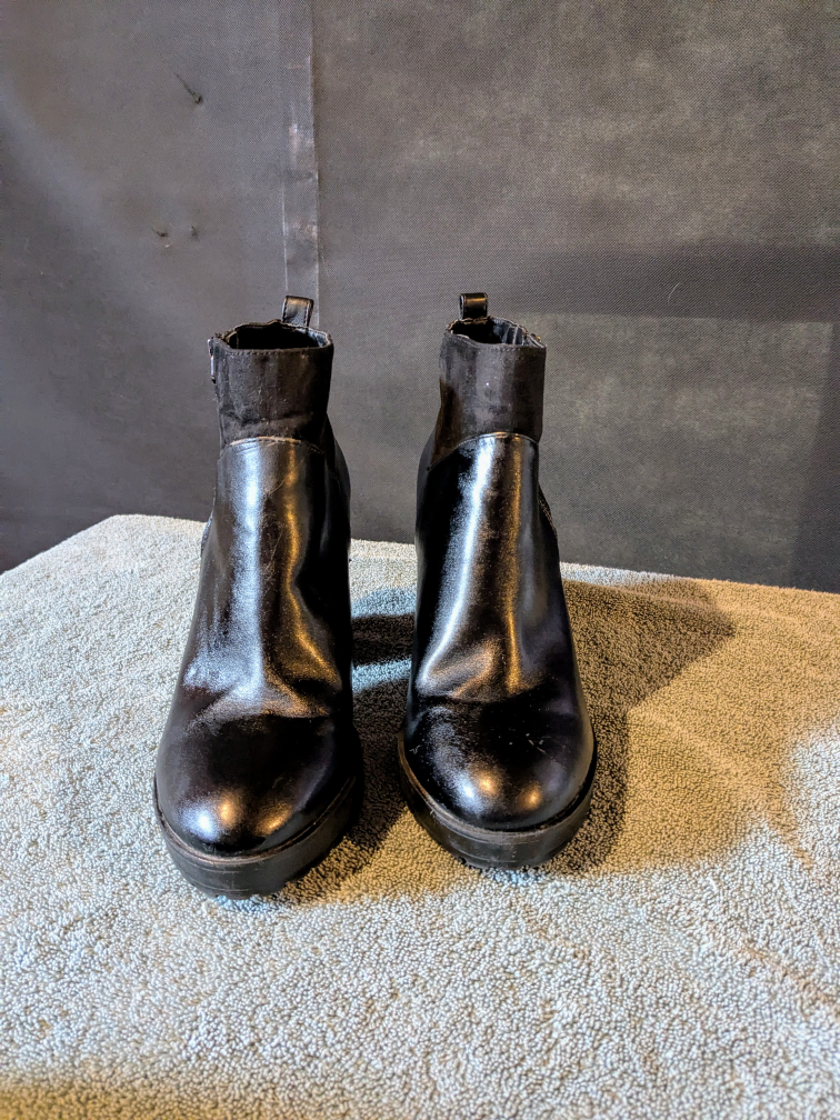 Black Leather Block Heel Ankle Boots - photo 2
